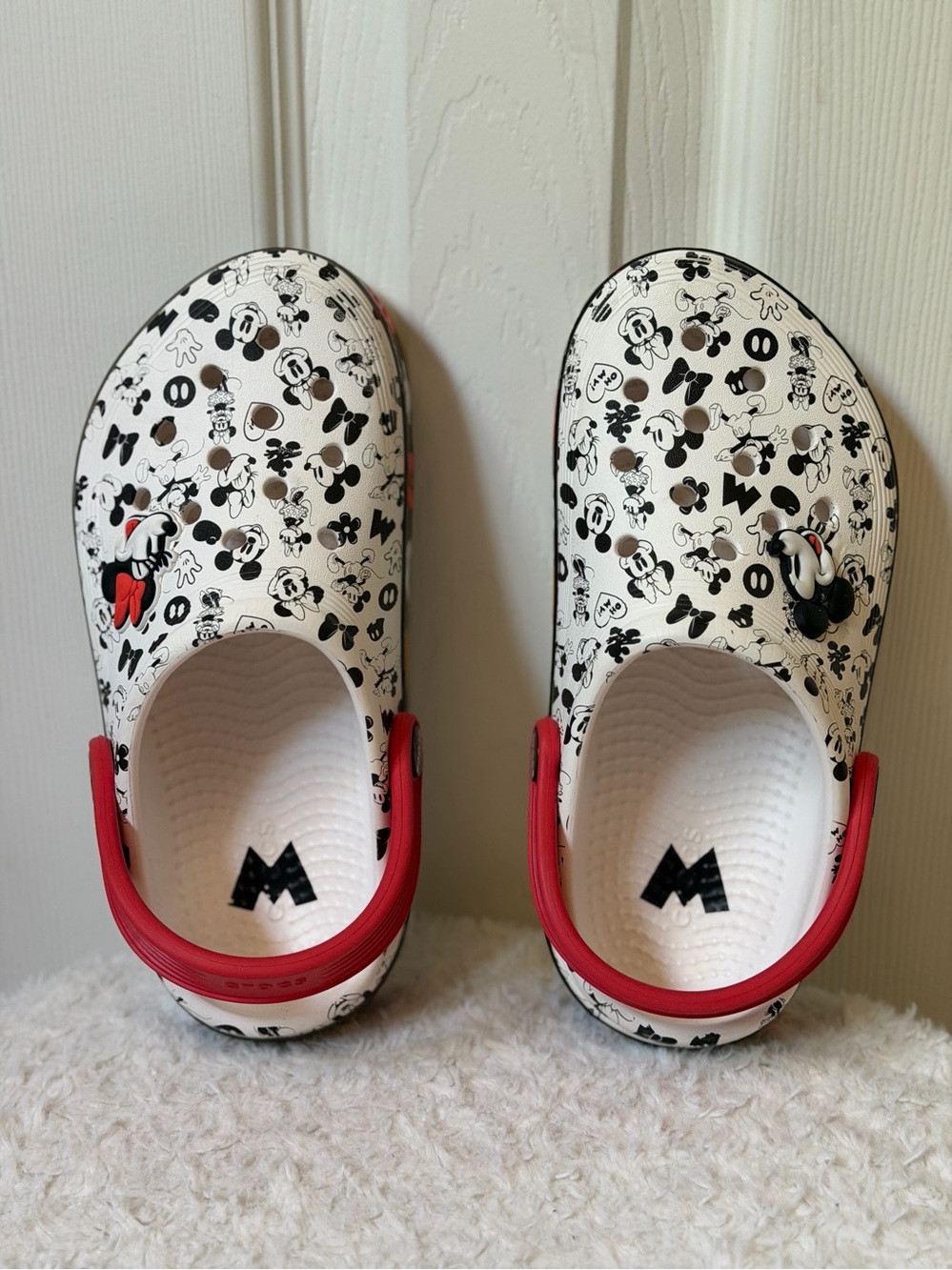 Crocs Mickey Off Court Clog
Size J1